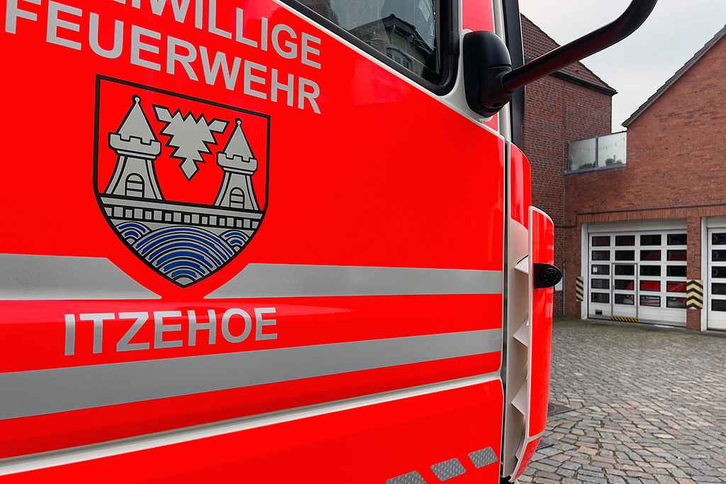 Freiwillige Feuerwehr Itzehoe rüstet mit TruckWarn Abbiegeassistenten auf