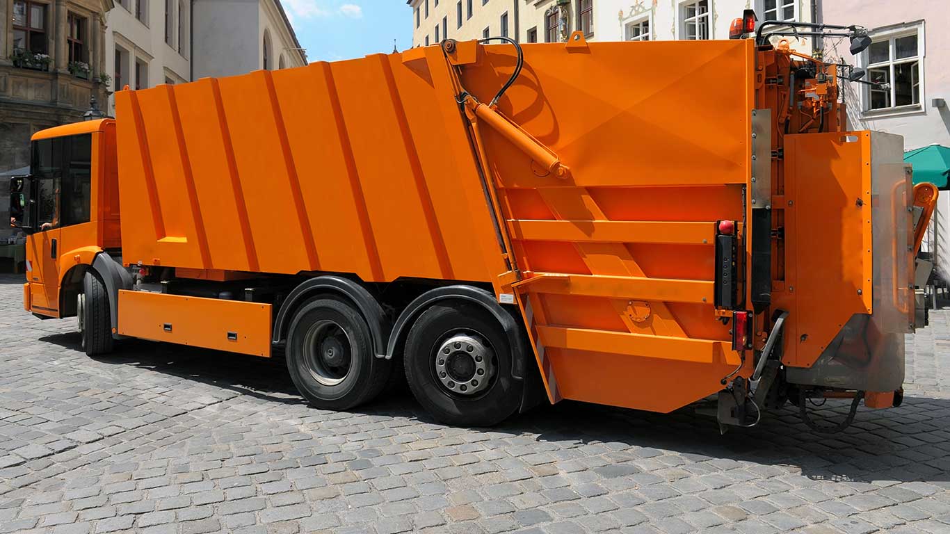 Stadt Cuxhaven rüstet mit TruckWarn Abbiegeassistenten auf